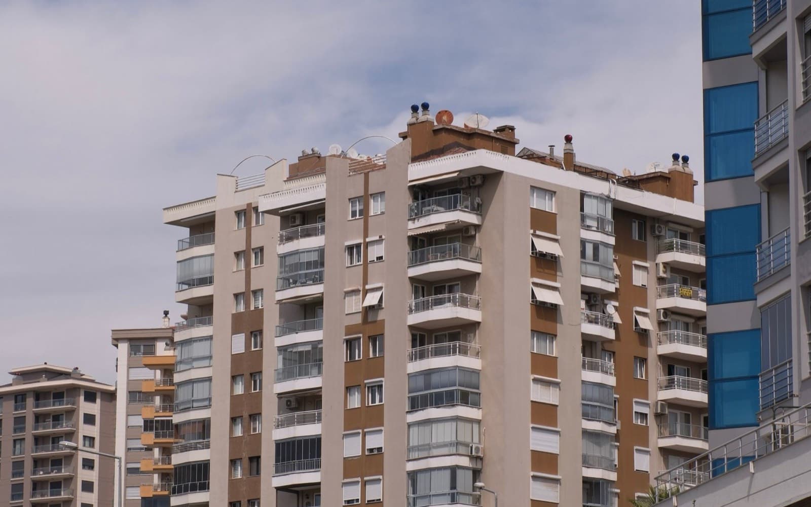 Çok katlı konut bloklarından oluşan yerleşim